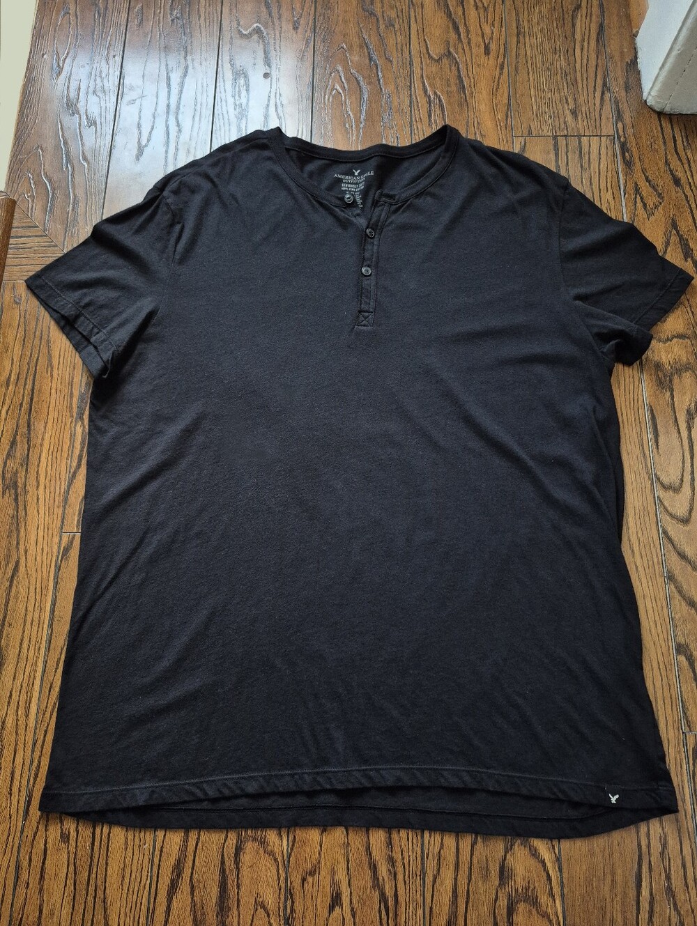 American Eagle T-Shirt XL - Black - Henley - Seriously Soft